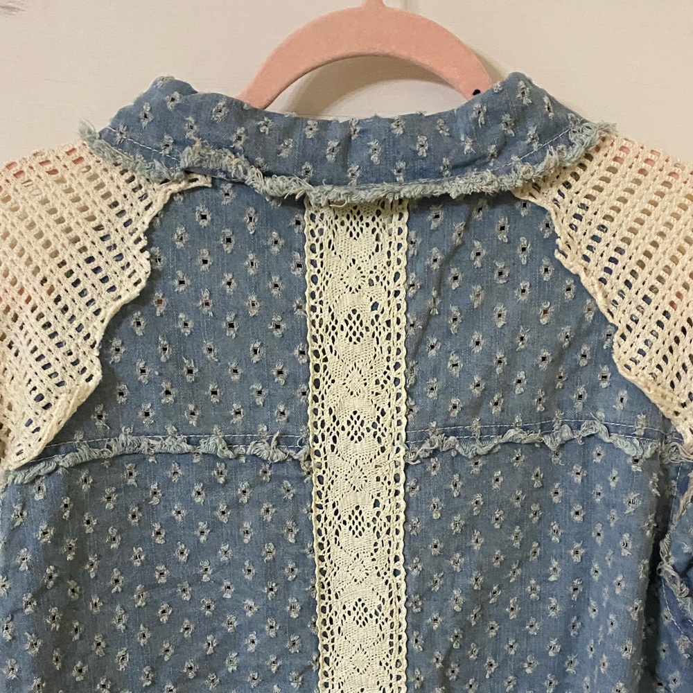 POL Clothing Mixed Media Denim Lace Shacket Blue Cream Distressed 100% Cotton - Picture 10 of 13